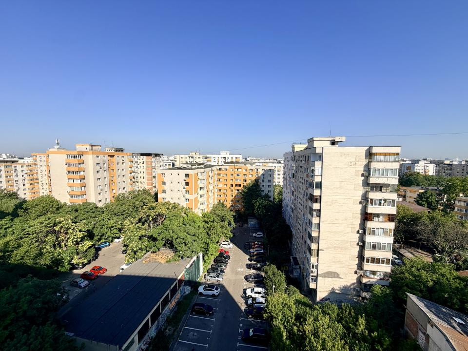 Garsoniera Calea Rahovei, Vis-a-Vis de Liceul Dimitrie Bolintineanu
