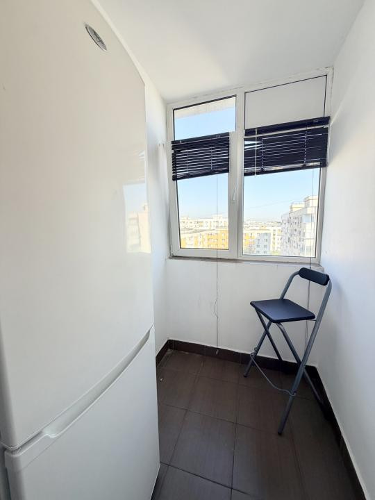 Garsoniera Calea Rahovei, Vis-a-Vis de Liceul Dimitrie Bolintineanu