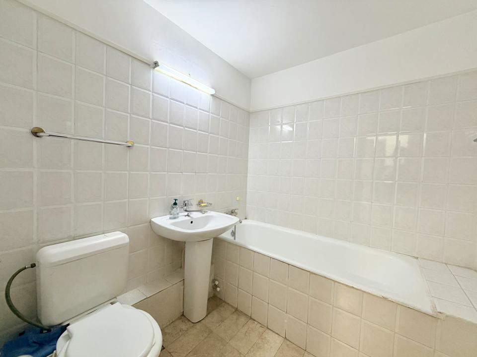 Apartament cu 3 camere Burebista-Alba Iulia, Parter, pretabil Birou 