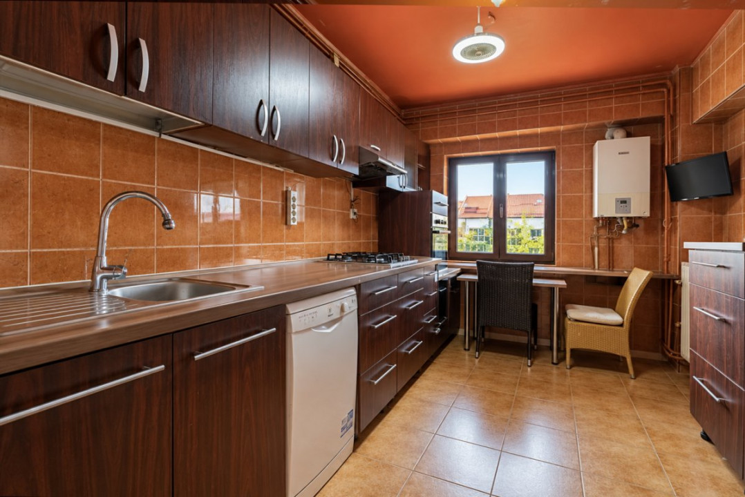 TINERETULUI - METROU, 4 CAMERE 86 MP, PANORAMA!  