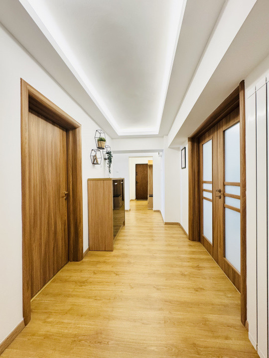 Apartament frumos amenajat cu  4 camere in Decebal-Metrou Muncii