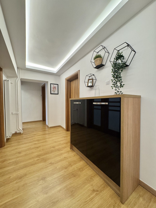 Apartament frumos amenajat cu  4 camere in Decebal-Metrou Muncii