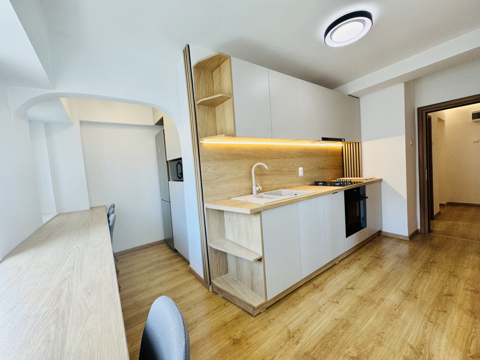 Apartament frumos amenajat cu  4 camere in Decebal-Metrou Muncii