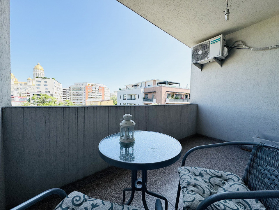Apartament 2 camere zona Marriott cu centrala si terasa proprie