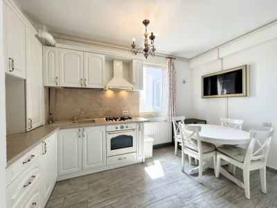 Apartament 2 camere zona Marriott cu centrala si terasa proprie