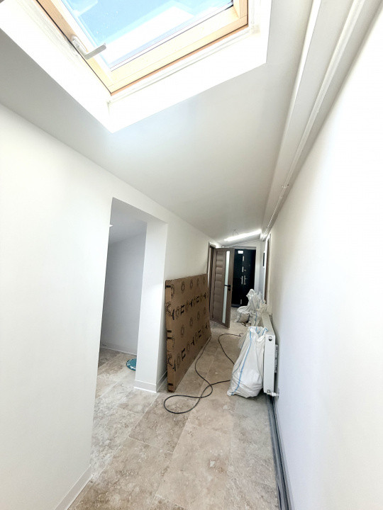 Spatiu pretabul birouri, Salon, Studio in  Mansarda Piata Romana