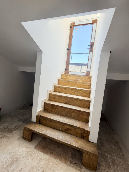 Spatiu pretabul birouri, Salon, Studio in  Mansarda Piata Romana