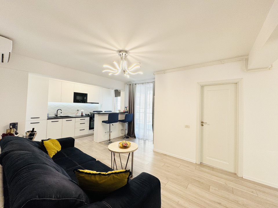Apartament cu 3 camere complet mobilat si utilat, vedere spre  Mare 