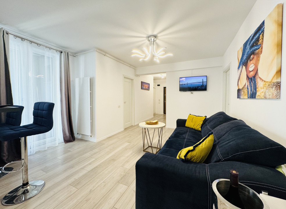 Apartament cu 3 camere complet mobilat si utilat, vedere spre  Mare 