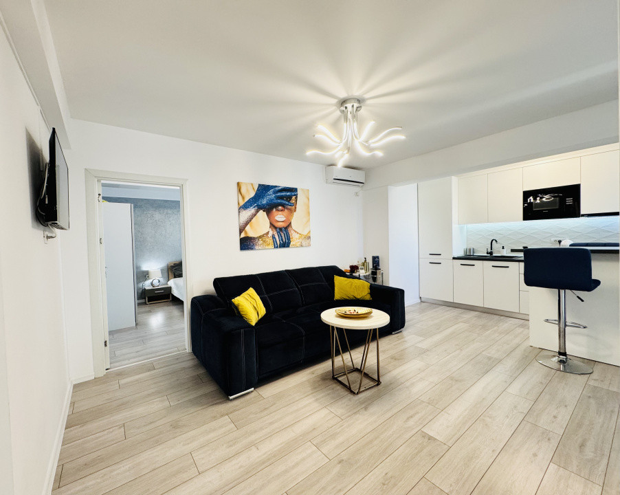 Apartament cu 3 camere complet mobilat si utilat, vedere spre  Mare 