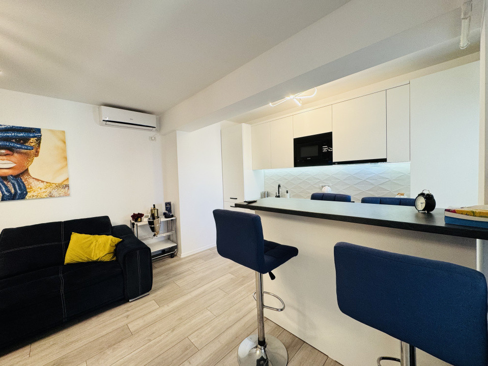 Apartament cu 3 camere complet mobilat si utilat, vedere spre  Mare 