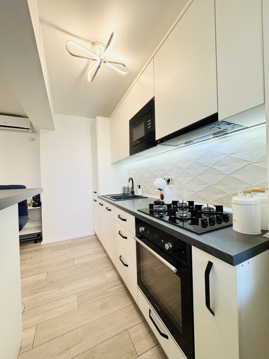 Apartament cu 3 camere complet mobilat si utilat, vedere spre  Mare 