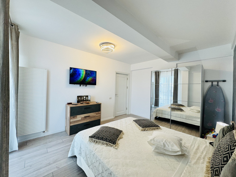 Apartament cu 3 camere complet mobilat si utilat, vedere spre  Mare 
