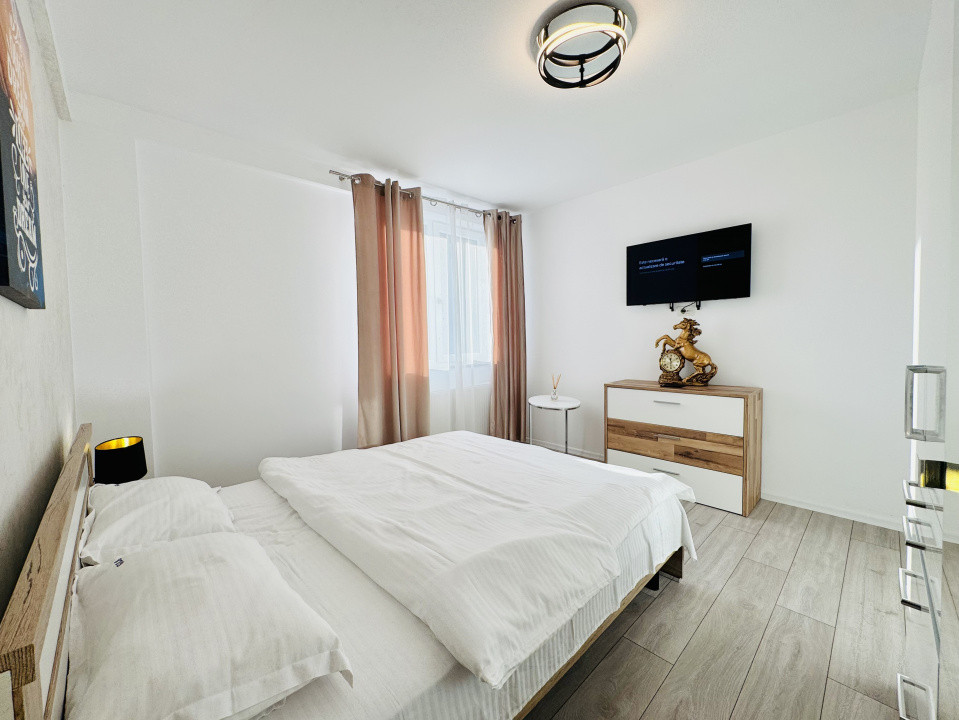 Apartament cu 3 camere complet mobilat si utilat, vedere spre  Mare 