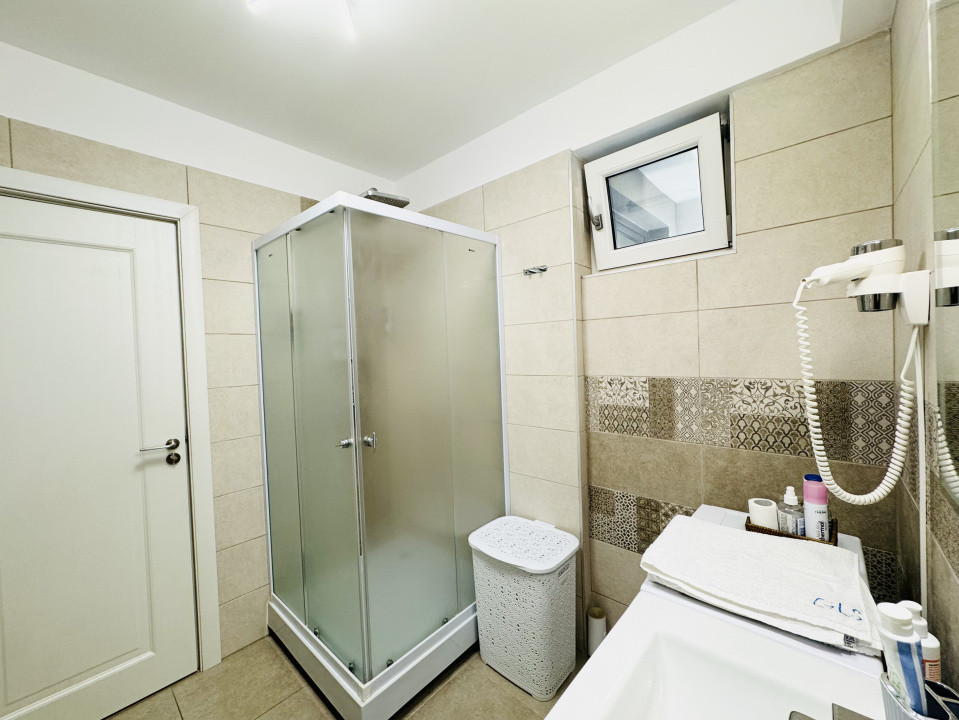 Apartament cu 3 camere complet mobilat si utilat, vedere spre  Mare 