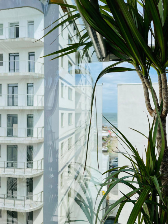 Apartament cu 3 camere complet mobilat si utilat, vedere spre  Mare 