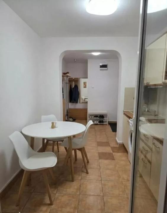 3 camere, pet friendly (talie mică), loc de parcare