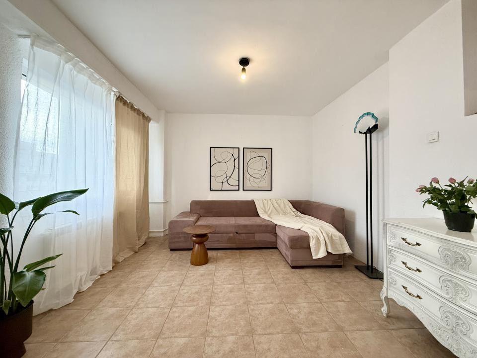 Apartament decomandat cu 2 camere  în Piața Alba Iulia
