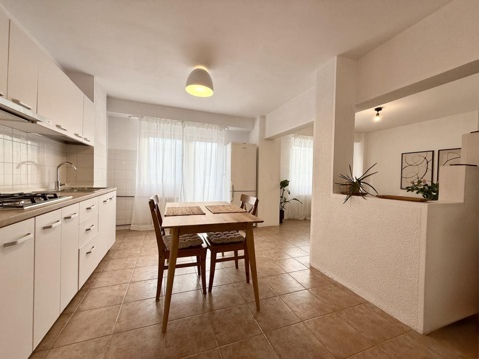Apartament decomandat cu 2 camere  în Piața Alba Iulia