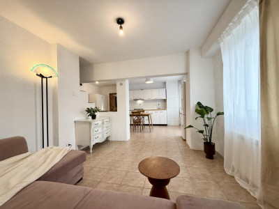 Apartament decomandat cu 2 camere  în Piața Alba Iulia