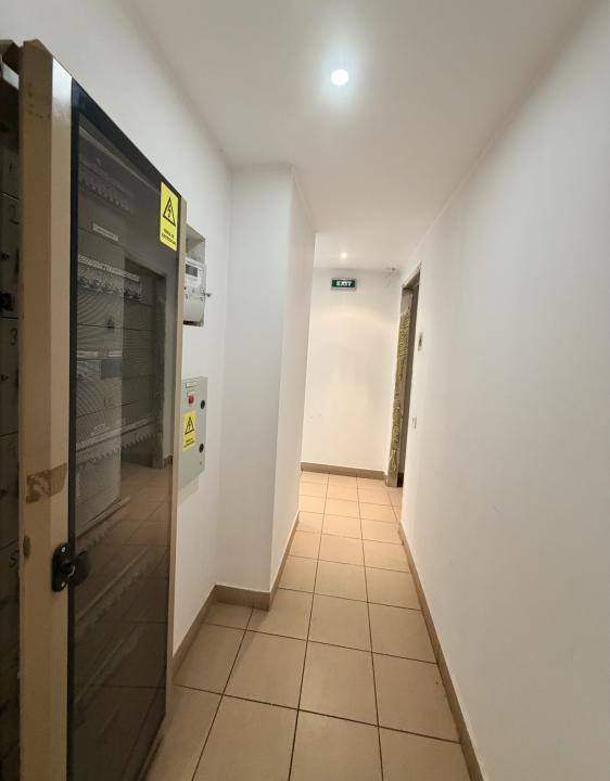 Spatiu comercial In Stefan cel Mare, Stradal, Vitrina 26 ml - Centrala Proprie