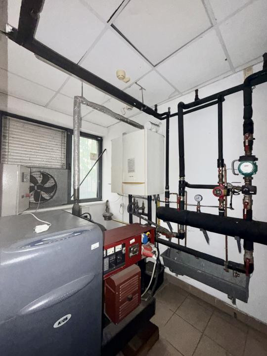 Spatiu comercial In Stefan cel Mare, Stradal, Vitrina 26 ml - Centrala Proprie
