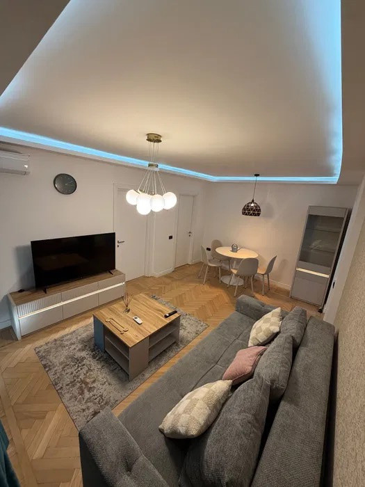 Apartament 2 camere renovat in Bdul Magheru - Piata Romana