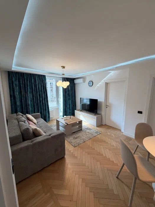 Apartament 2 camere renovat in Bdul Magheru - Piata Romana