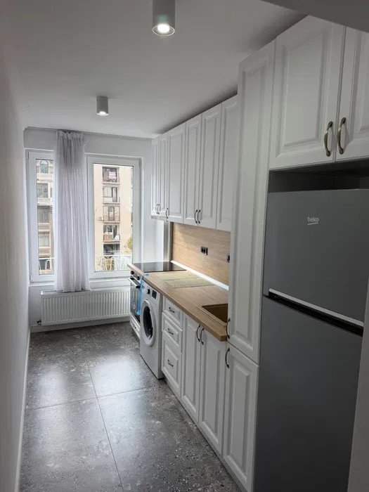 Apartament 2 camere renovat in Bdul Magheru - Piata Romana