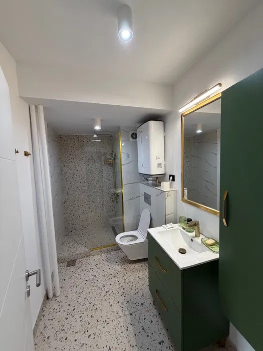 Apartament 2 camere renovat in Bdul Magheru - Piata Romana
