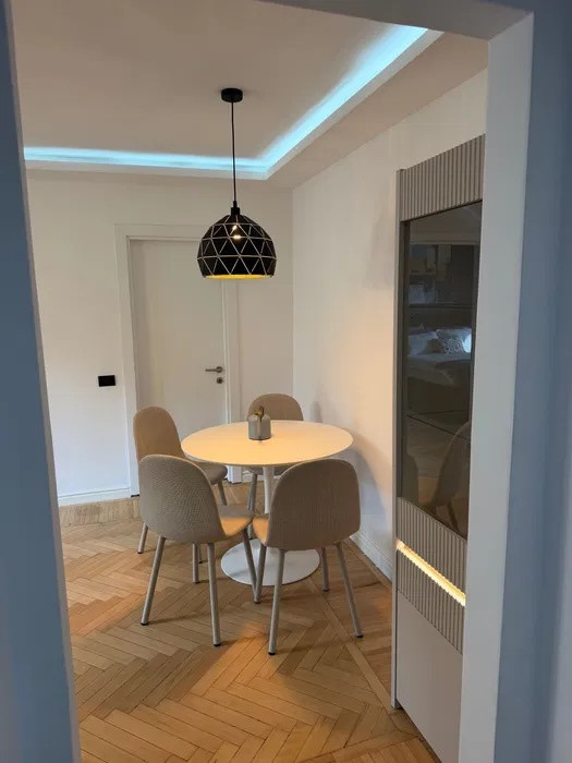 Apartament 2 camere renovat in Bdul Magheru - Piata Romana