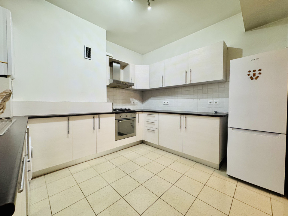 Apartament cu terasa & garaj subteran de Inchiriat in Dristor New Town 