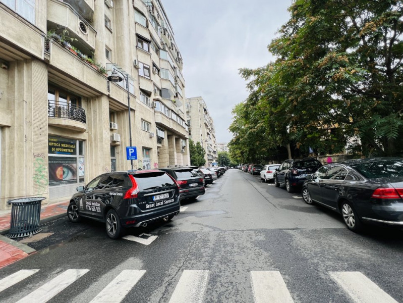 Apartament spatios cu 4 camere in Piata Unirii - Necesita renovare 