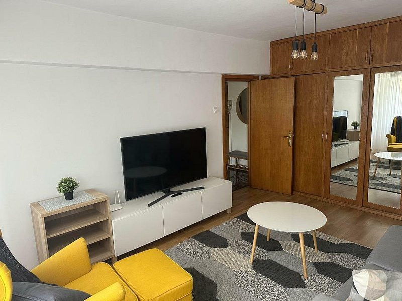 Apartament 2 camere  decomandat situat pe Calea 13 Septembrie 