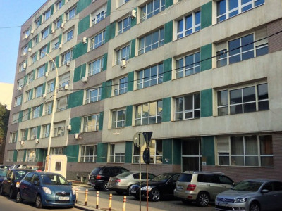 Apartament spațios  cu 5 camere + Parcare, în bloc exclusivist Eminescu - Romana