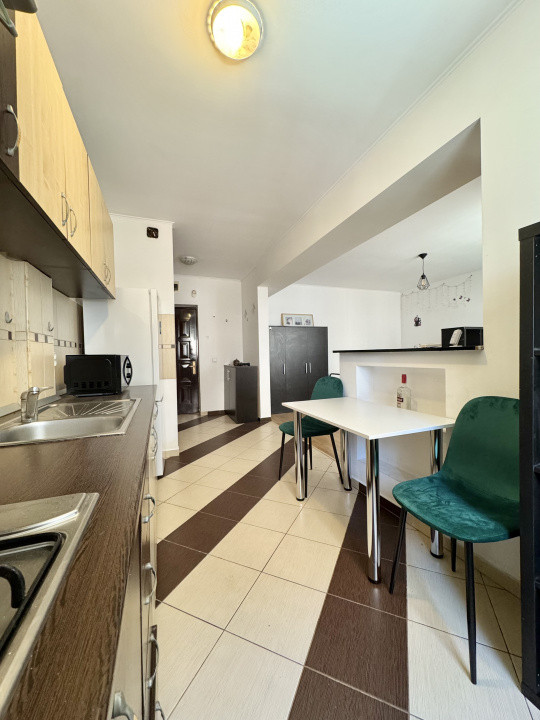 Garsoniera cu centrala proprie de inchiriat in spate  la RIN Grand Hotel Vitan 