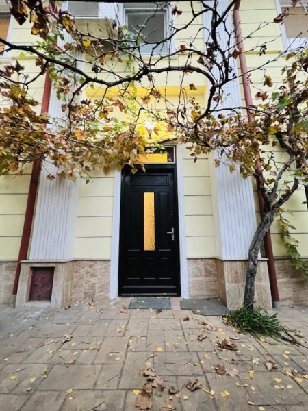 Casa / Vila  zona centrală , pretabil clinica/Showroom/atelier/ afterschool