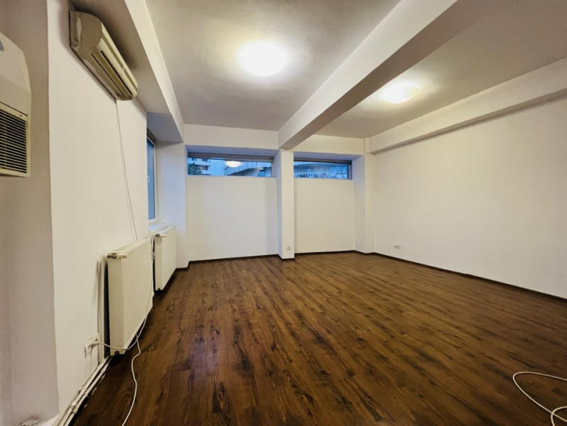 Casa / Vila  zona centrală , pretabil clinica/Showroom/atelier/ afterschool