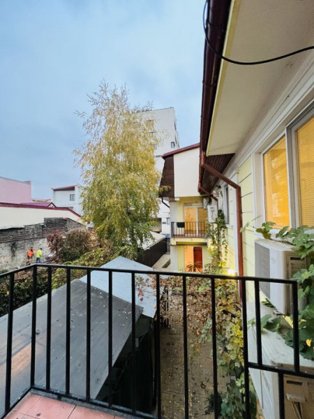Casa / Vila  zona centrală , pretabil clinica/Showroom/atelier/ afterschool
