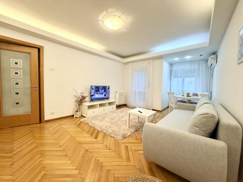 Apartament de inchiriat in Piata Unirii, cu vedere frumoasa si metrou la 2 min 