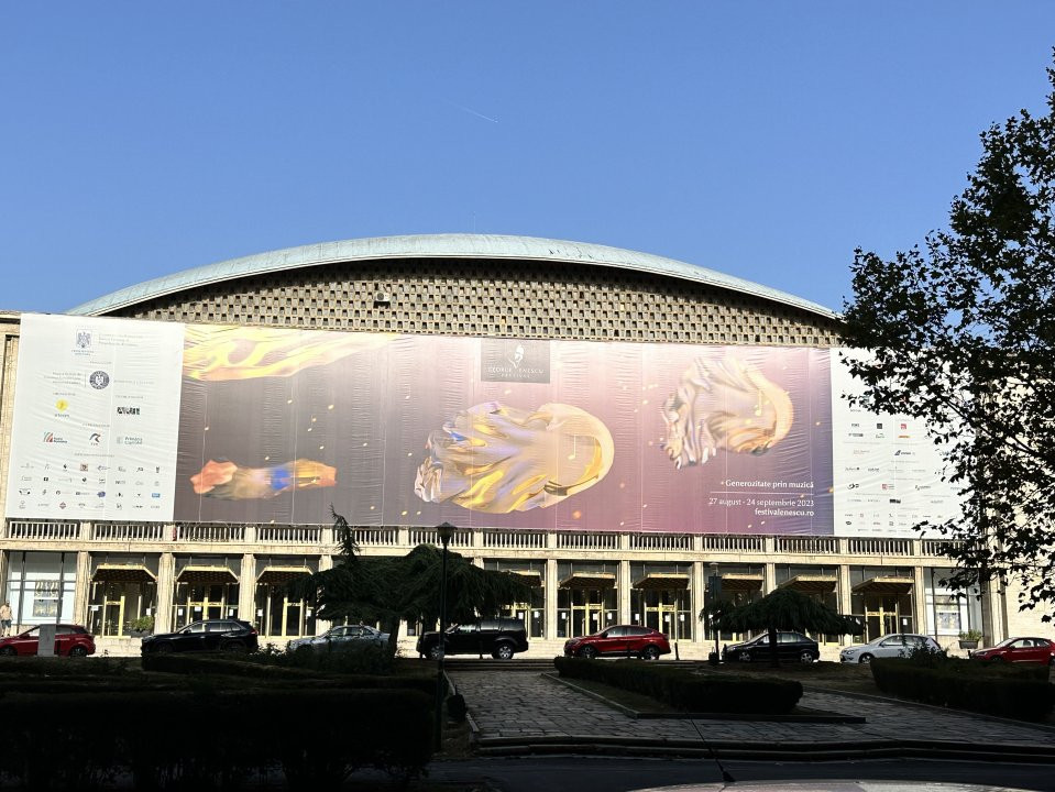 Spațiu comercial stradal/ ultracentral Calea Victoriei/Cișmigiu