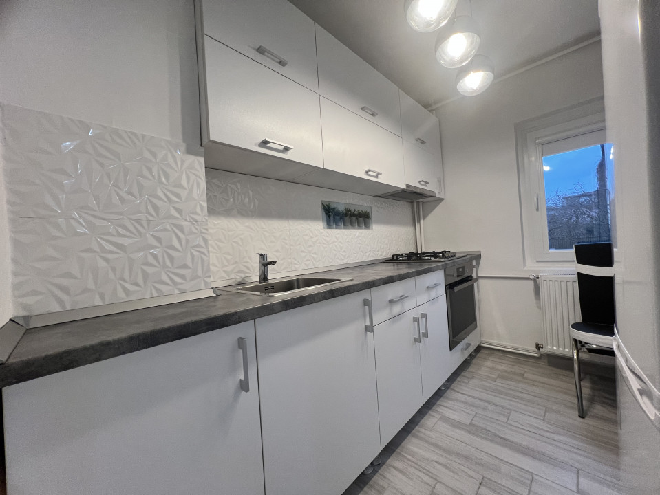 Garsoniera spatioasa in zona Decebal - Piata Alba Iulia