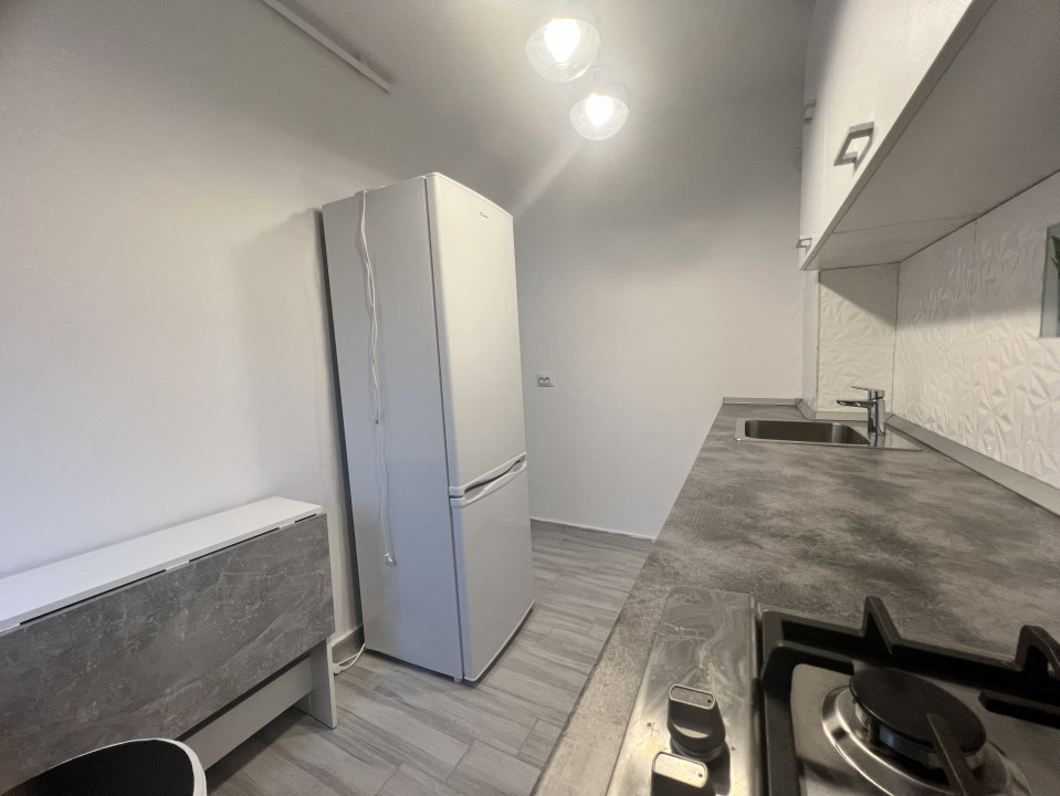 Garsoniera spatioasa in zona Decebal - Piata Alba Iulia